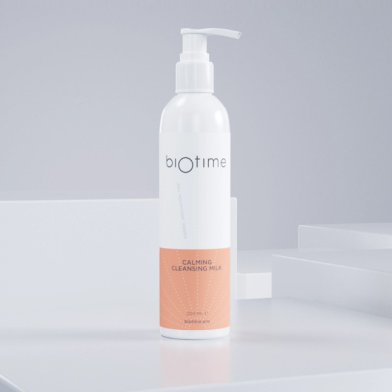Успокаивающее молочко для чувствительной кожи Calming Cleansing Milk
